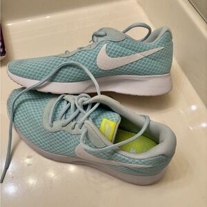 Nike Tanjun Light Blue and White Athletic Shoes